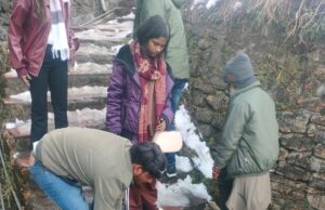 ❄️ *बर्फ में फिसली बेजुबान ज़िंदगी, ज्योतिर्मठ पुलिस बनी संजीवनी