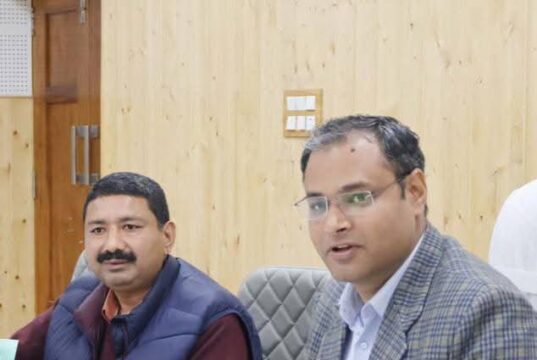 गोपेश्वर में आयोजित होने वाले बसन्तोत्सव को लेकर जिलाधिकारी ने ली बैठक