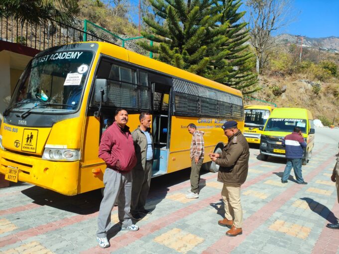 नौनिहालों की सुरक्षा से नहीं होगा समझौता: चमोली पुलिस ने चेकिंग अभियान के माध्यम से स्कूल संचालकों को दिया कड़ा संदेश