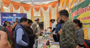 विकास खण्ड गैरसैंण के तहसील आदिबद्री की न्याय पंचायत देवलकोट (कंसुआ) में जन-जन की सरकार ,जन-जन के द्वार कार्यक्रम के तहत लगा बहुउद्देशीय शिविर।