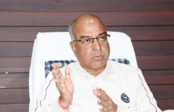 बाहरी व्यक्तियों पर सख्त निगरानी: एसपी चमोली ने वीसी में दिए कड़े निर्देश, गहन व गुणवत्तापूर्ण सत्यापन पर जोर