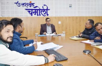 मुख्य विकास अधिकारी डॉ अभिषेक त्रिपाठी ने सड़क सुरक्षा समिति की बैठक में संबंधित अधिकारियों को सड़क दुर्घटनाओं को रोकने के दिए कड़े निर्देश