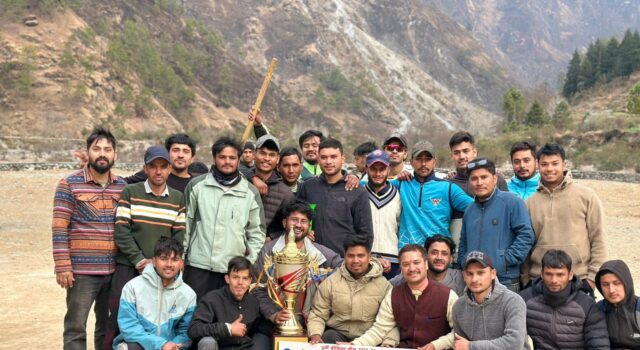 दुर्मी क्रिकेट टूनामेंट का ख़िताब गाड़ी गाँव इलेवन की टीम ने अपने नाम किया।