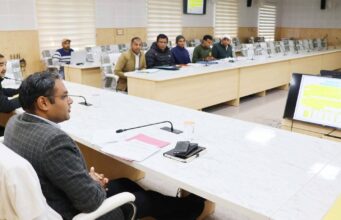 जिलाधिकारी ने ली सहकारी विकास समिति की बैठक