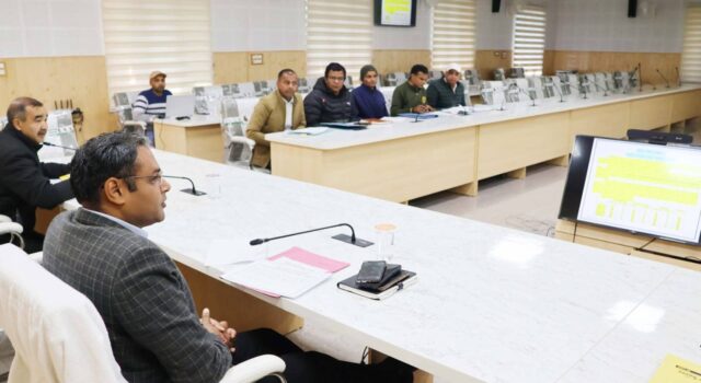 जिलाधिकारी ने ली सहकारी विकास समिति की बैठक