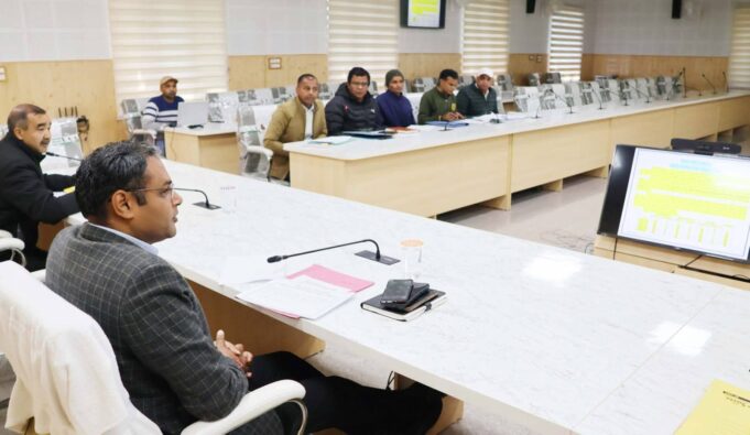 जिलाधिकारी ने ली सहकारी विकास समिति की बैठक