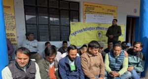 मिनिस्ट्रियल कर्मियों ने विधायक के स्टीफ़े की रखी माँग