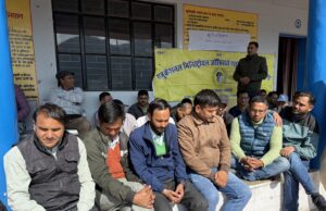 मिनिस्ट्रियल कर्मियों ने विधायक के स्टीफ़े की रखी माँग