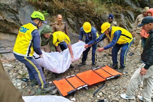 वाहन दुर्घटना में दो की मौत, एसडीआरएफ ने किया रेस्क्यू