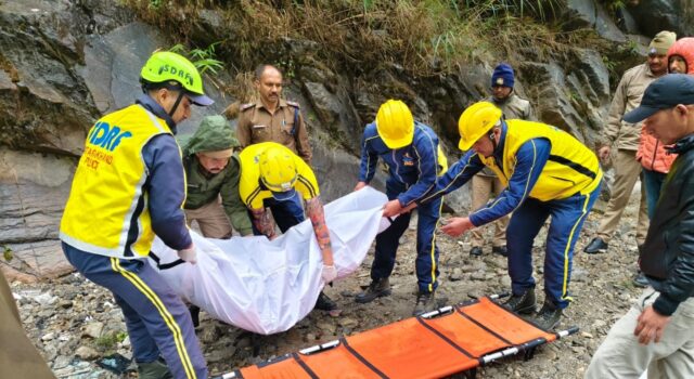 वाहन दुर्घटना में दो की मौत, एसडीआरएफ ने किया रेस्क्यू
