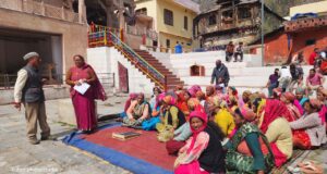 नशामुक्ति की ओर चमोली के बढ़ते कदम: पांडुकेश्वर और रविग्राम में शराब पर ‘सर्जिकल स्ट्राइक’