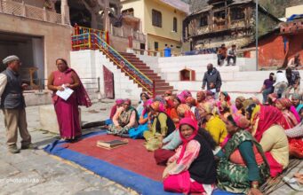 नशामुक्ति की ओर चमोली के बढ़ते कदम: पांडुकेश्वर और रविग्राम में शराब पर ‘सर्जिकल स्ट्राइक’