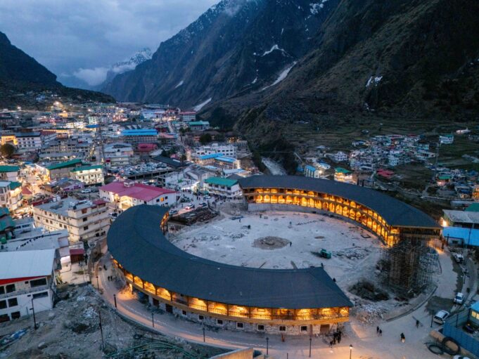 बदरीनाथ धाम का दिव्य और भव्य स्वरूप लेने लगा आकार