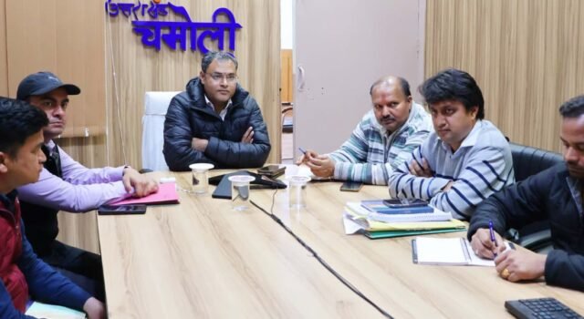 प्रशासन ने चार धाम यात्रा में व्यावसायिक उपयोग के लिए ईंधन आपूर्ति के लिए कवायद की शुरु