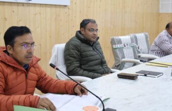 जिलाधिकारी ने गंगा संरक्षण समिति के कार्यों की मासिक समीक्षा