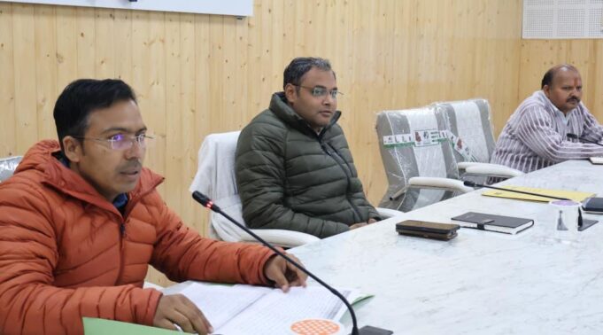 जिलाधिकारी ने गंगा संरक्षण समिति के कार्यों की मासिक समीक्षा