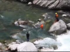 अलकनंदा की लहरों के बीच फंसे कर्नाटक के युवक का SDRF ने किया साहसिक रेस्क्यू थाना ज्योतिर्मठ की घटना