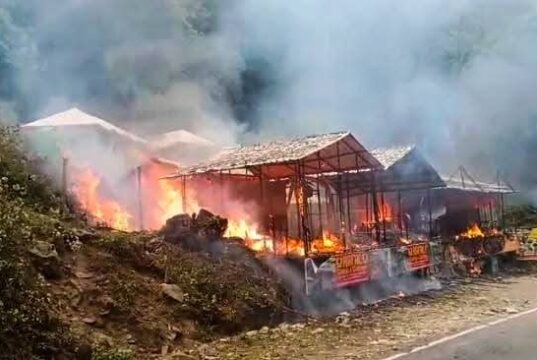 मंडल के समीप रेस्टोरेंट में भीषण आग, लाखों की संपत्ति राख