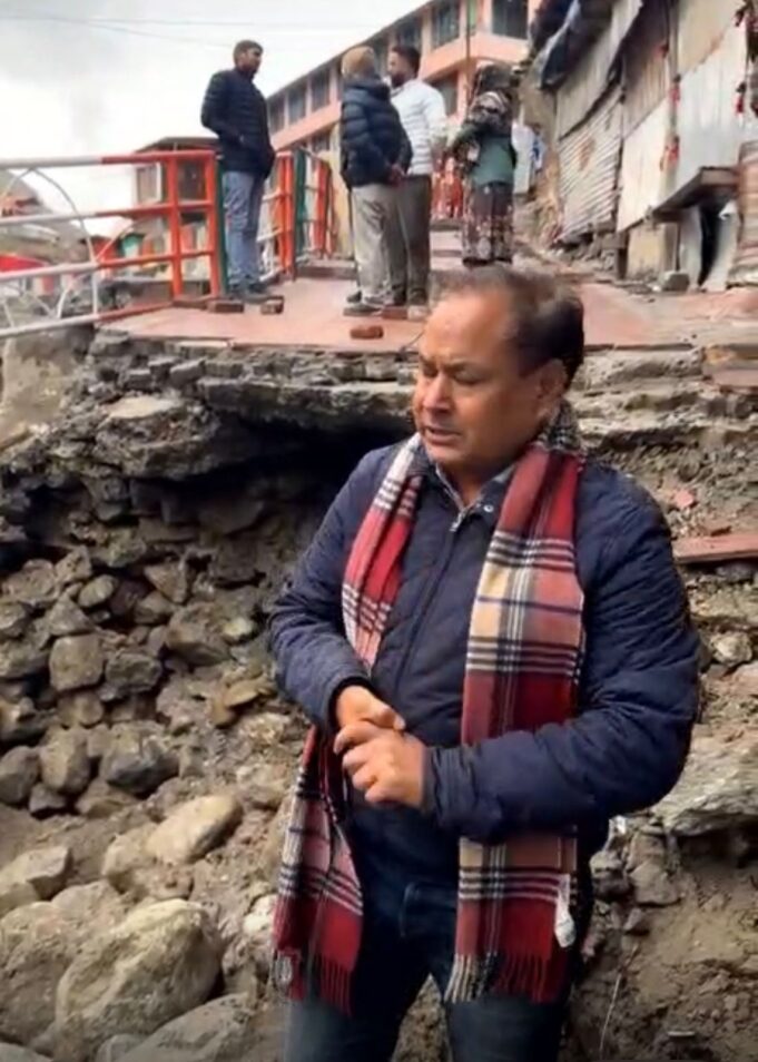 बद्रीनाथ धाम में अधूरे कार्यों पर विधायक लखपत बुटोला ने जताई नाराज़गी