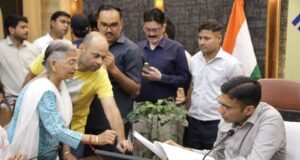 82 वर्षीय दिव्यांग बुजुर्ग नत्थीलाल का पानी का 31657 का बिल डीएम ने करवाया माफ; वन टाइम सेटलमेंट उपरान्त रू0 20170 राइफल फंड से जमा