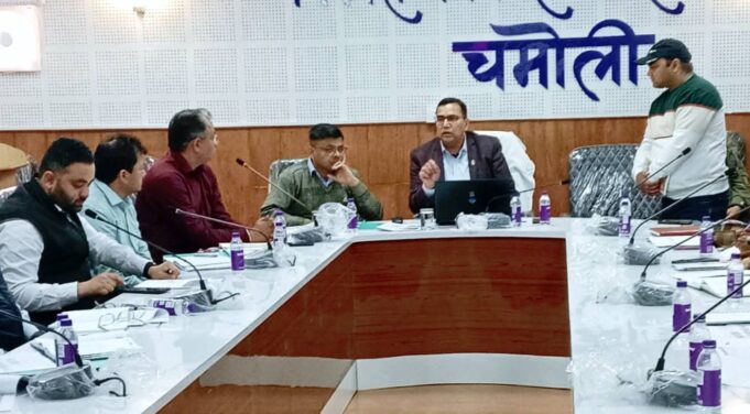 मुख्य विकास अधिकारी डॉ. अभिषेक त्रिपाठी की अध्यक्षता में विकास भवन सभागार में सोमवार को ग्रामोत्थान (रीप) परियोजना की समीक्षा बैठक आयोजित की गई।
