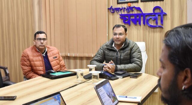 प्लास्टिक मुक्त श्री बद्रीनाथ धाम की दिशा में जिलाधिकारी की अध्यक्षता में समीक्षा बैठक हुयी आयोजित