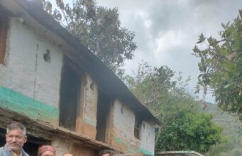 नंदानगर के मोखमल्ला गांव में आग से मकान राख, रेडक्रॉस ने पहुंचाई राहत