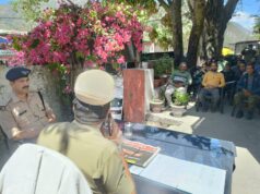 जाम मुक्त चारधाम यात्रा के लिए चमोली पुलिस ने कसी कमर: नन्दप्रयाग व ज्योतिर्मठ में टैक्सी यूनियन और व्यापार मंडल के पदाधिकारियों साथ की गई गोष्ठी