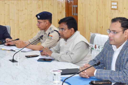 जिलाधिकारी ने ली सड़क सुरक्षा समिति की बैठक