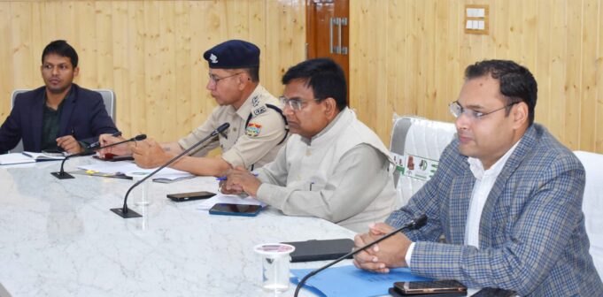 जिलाधिकारी ने ली सड़क सुरक्षा समिति की बैठक