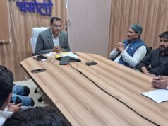 घरेलू व व्यवसायिक गैस की कमी पर प्रतिनिधिमंडल ने जिलाधिकारी से की मुलाकात