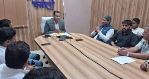 घरेलू व व्यवसायिक गैस की कमी पर प्रतिनिधिमंडल ने जिलाधिकारी से की मुलाकात