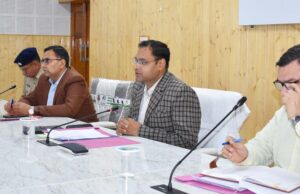 सीएम हेल्पलाइन से संबंधित शिकायतों के निस्तारण को लेकर समीक्षा बैठक आयोजित