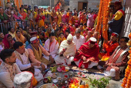 23 अप्रैल की प्रातः 6 बजकर 15 मिनट पर बदरीनाथ धाम के कपाट श्रद्धालुओं के दर्शनार्थ खोल दिए जाएंगे।