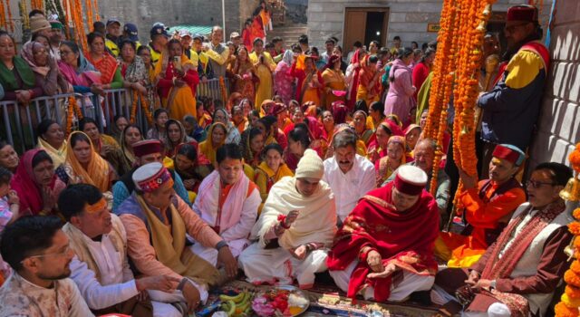 23 अप्रैल की प्रातः 6 बजकर 15 मिनट पर बदरीनाथ धाम के कपाट श्रद्धालुओं के दर्शनार्थ खोल दिए जाएंगे।