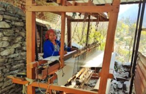 ग्रामोत्थान परियोजना चमोली के हस्तशिल्पियों के लिए हो रही वरदान साबित