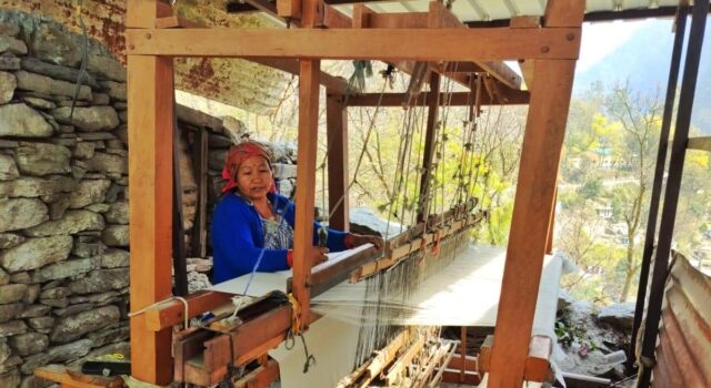 ग्रामोत्थान परियोजना चमोली के हस्तशिल्पियों के लिए हो रही वरदान साबित