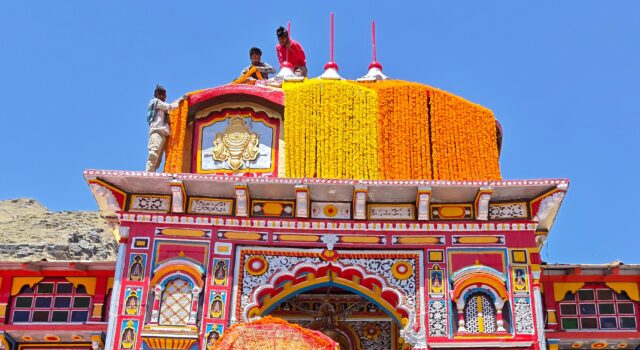 चमोली:बद्रीनाथ धाम में दिव्य आगमन: उद्धव जी व कुबेर जी की उत्सव डोलियाँ सकुशल पहुँची, गूंजे “जय बद्री विशाल” के जयकारे