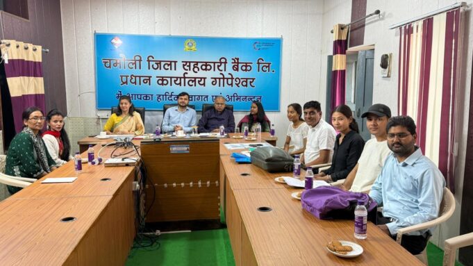 नाबार्ड प्रोजेक्ट लूम्स ऑफ नीति माना सहकारी समिति की समीक्षा बैठक आयोजित की गई