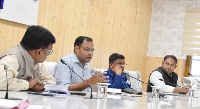 हेमकुण्ड यात्रा तैयारी को लेकर प्रशासन कि बैठक