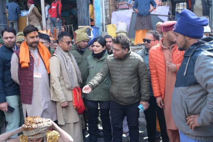 केदारनाथ धाम यात्रा पर प्रशासन अलर्ट, डीएम–एसपी ने व्यवस्थाओं का किया सघन निरीक्षण