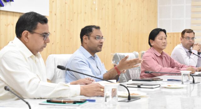 जिलाधिकारी ने जिलास्तरीय पुनरीक्षण समिति (डीएलआरसी) की समीक्षा बैठक ली