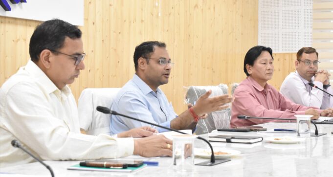 जिलाधिकारी ने जिलास्तरीय पुनरीक्षण समिति (डीएलआरसी) की समीक्षा बैठक ली
