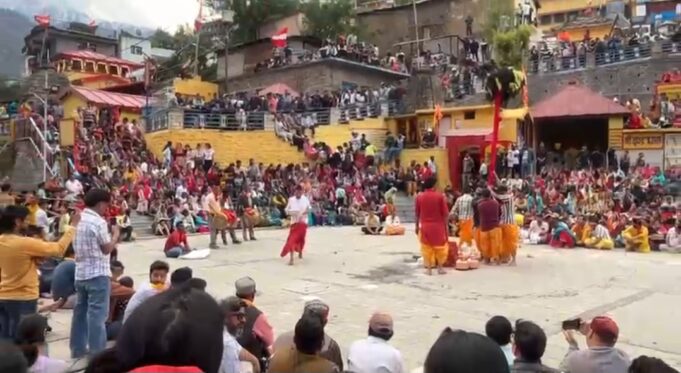बद्रीनाथ मंदिर के कपाट खुलने से पूर्व तीमुंडिया मेले का हुवा आयोजन