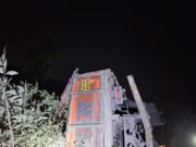 *गहरी खाई में गिरे ट्रक चालक को SDRF ने किया रेस्क्यू, अंधेरे में चलाया सफल अभियान