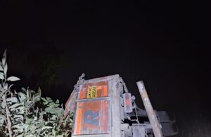 *गहरी खाई में गिरे ट्रक चालक को SDRF ने किया रेस्क्यू, अंधेरे में चलाया सफल अभियान