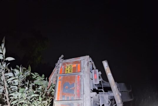 *गहरी खाई में गिरे ट्रक चालक को SDRF ने किया रेस्क्यू, अंधेरे में चलाया सफल अभियान