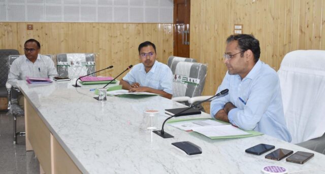 जिलाधिकारी ने ली जिला गंगा संरक्षण समिति की बैठक