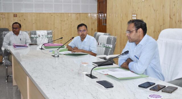 जिलाधिकारी ने ली जिला गंगा संरक्षण समिति की बैठक