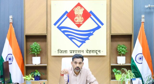 डीएम आशीष चौहान का सख्त संदेश—काम नहीं तो कार्रवाई तय, योजनाएं अब सीधे जनता तक